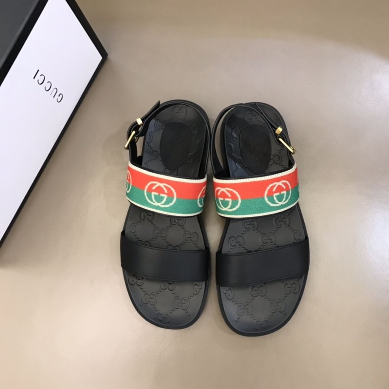 G*u*i slippers